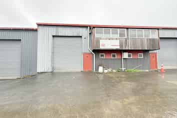 Industrial Unit with Drive Around Access | 140m2