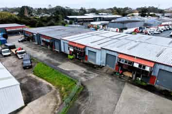Industrial Unit with Drive Around Access | 140m2