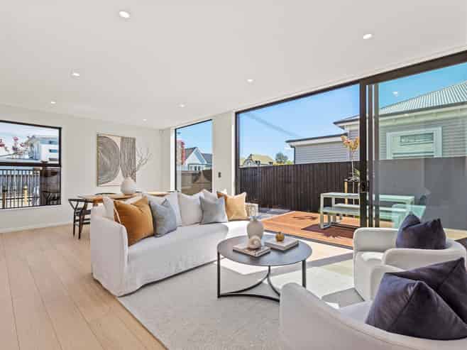 33 Clare Road, Merivale