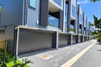 10/12 King Edward Avenue, Epsom