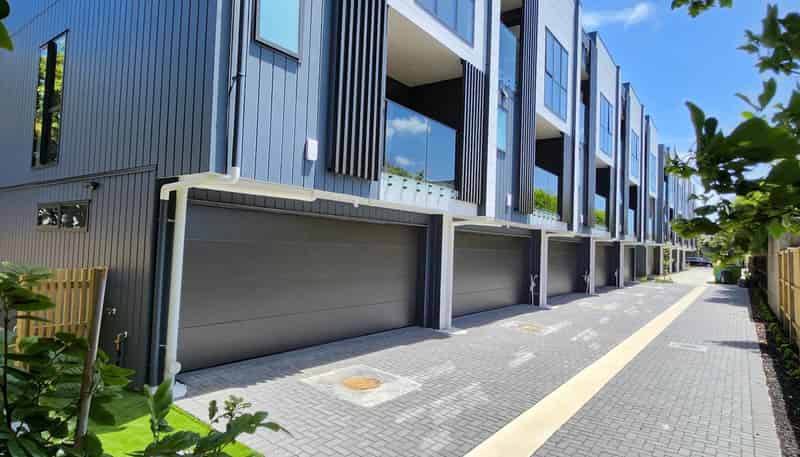 10/12 King Edward Avenue, Epsom