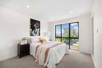 10/12 King Edward Avenue, Epsom