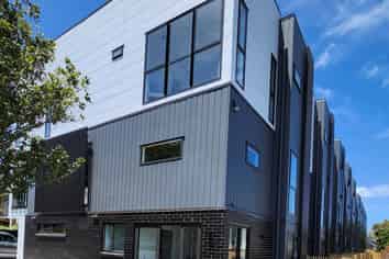 10/12 King Edward Avenue, Epsom