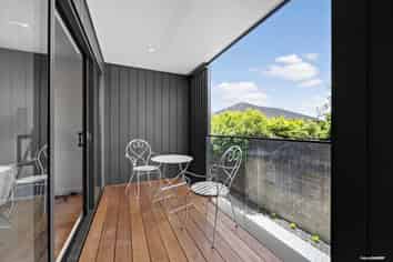 10/12 King Edward Avenue, Epsom