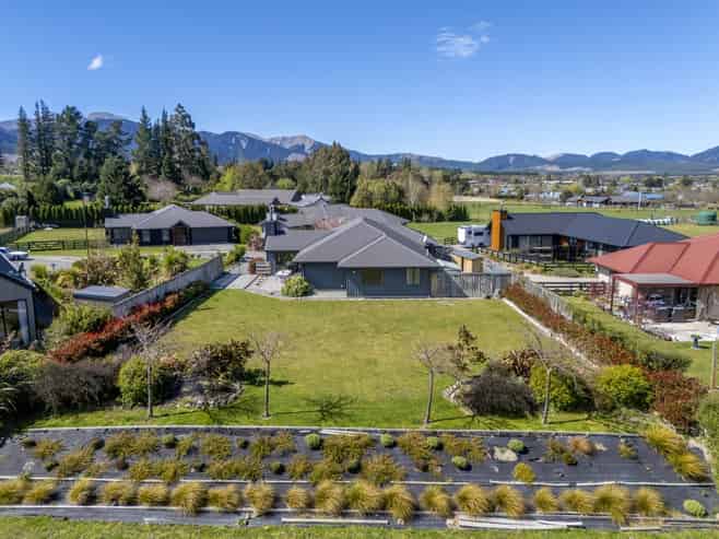 2/7 Keats Place, Hanmer Springs