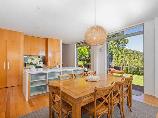 18 Pine Grove, Tairua