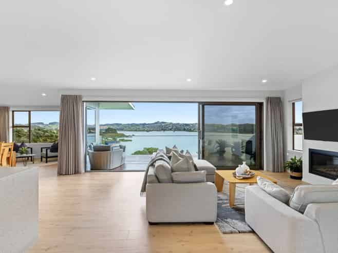 51 Moffat Road, Red Beach