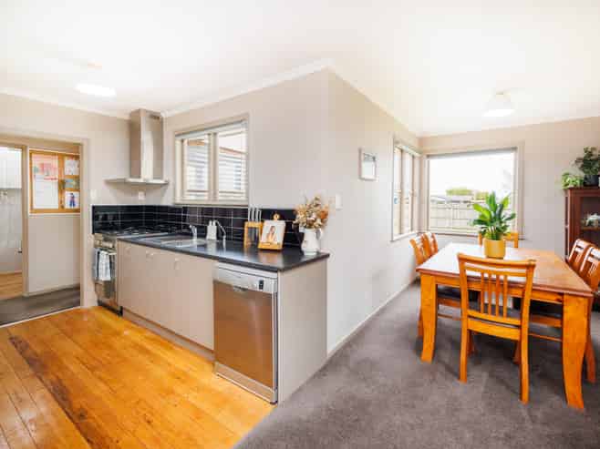 36 Karamea Crescent, Kelvin Grove