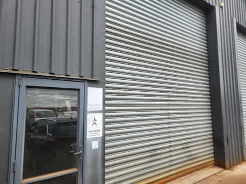 High-stud warehouse with yard and facilities