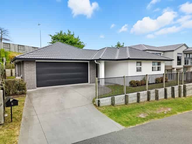 5 Kihona Rise, Pyes Pa