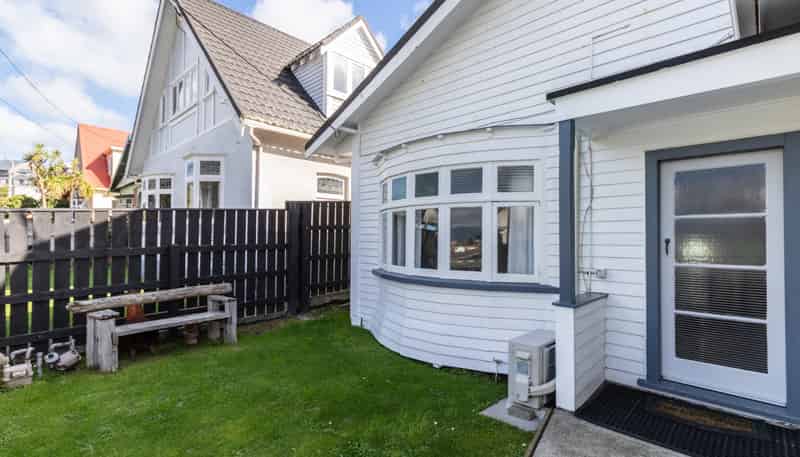 364A The Parade, Island Bay