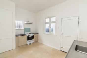 364A The Parade, Island Bay