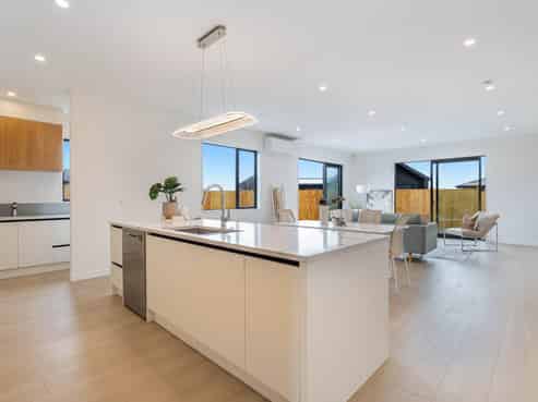 18 Taurangawaka Road, One Tree Point