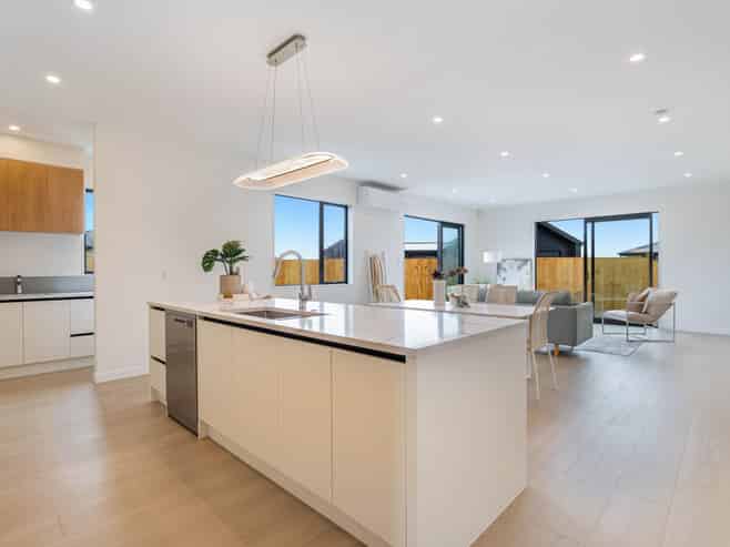 18 Taurangawaka Road, One Tree Point