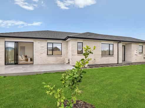 18 Taurangawaka Road, One Tree Point