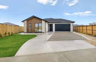 18 Taurangawaka Road, One Tree Point
