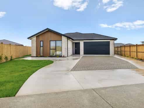 18 Taurangawaka Road, One Tree Point