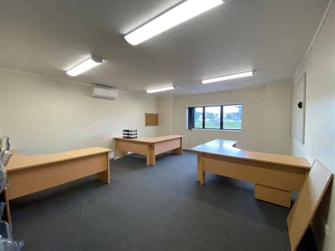 Functional Te Rapa Industrial With Yard