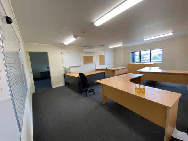 Functional Te Rapa Industrial With Yard