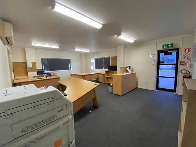 Functional Te Rapa Industrial With Yard