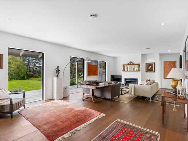 2 Valley Road, Waitoki