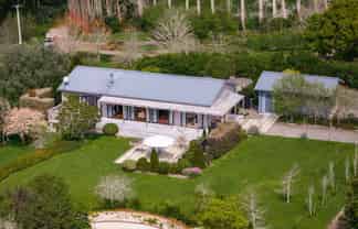 2 Valley Road, Waitoki