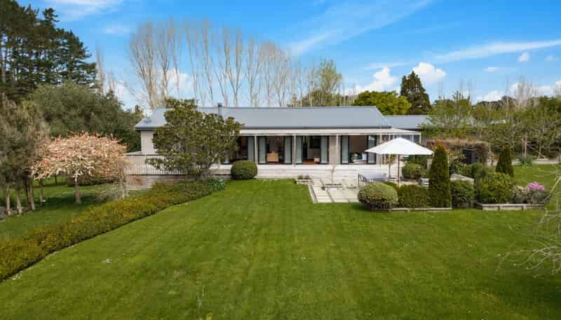 2 Valley Road, Waitoki