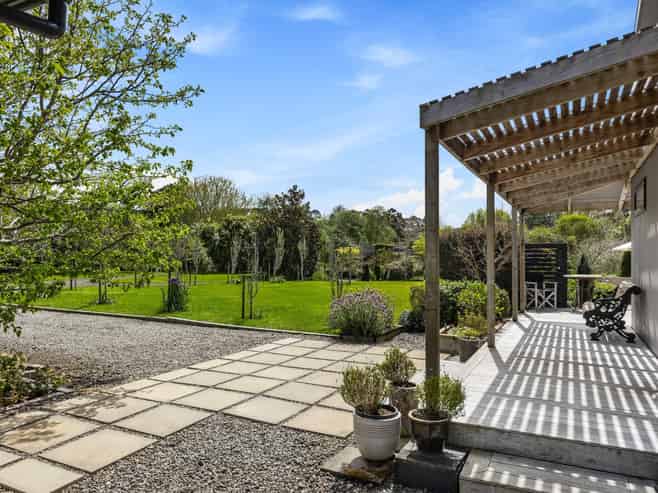 2 Valley Road, Waitoki