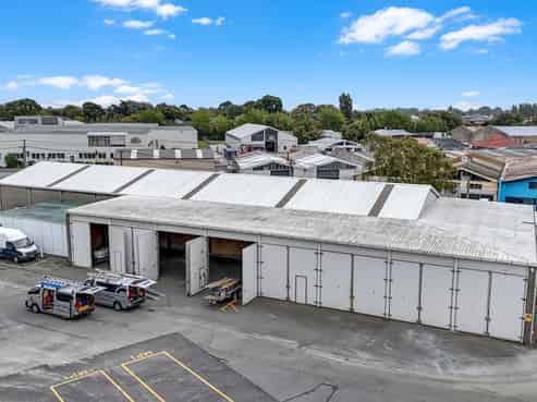 Functional warehouse with yard