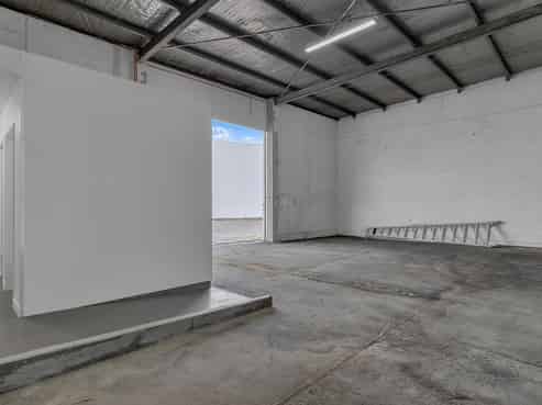 Functional warehouse with yard