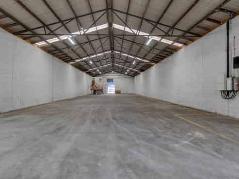 Functional warehouse with yard