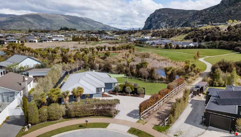 17 Hunt Place, Albert Town