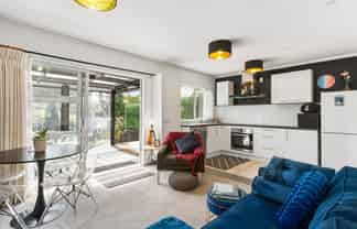 2/14 Argyle Street, Herne Bay