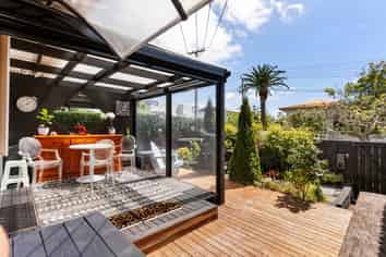 2/14 Argyle Street, Herne Bay