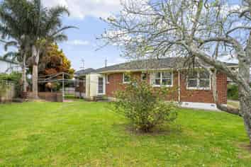 10 Scanlen Terrace, Kelston