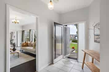 10 Scanlen Terrace, Kelston