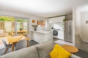 20B Rarangi Way, Owhiro Bay