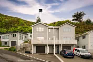 20B Rarangi Way, Owhiro Bay