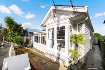7 Chilka Street, Berhampore