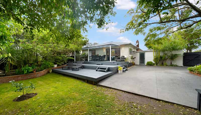 2 Riserra Drive, Ranui
