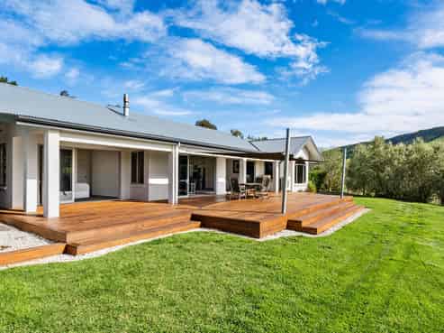 34 Waipuka Road, Waimarama