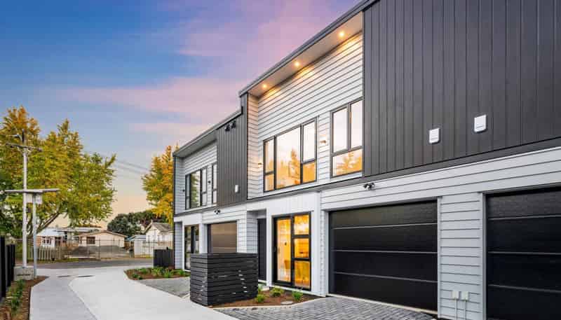 4/12 William Street, Mangere East