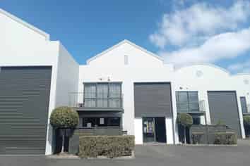 VERSATILE STUDIO WAREHOUSE
