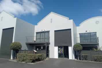 VERSATILE STUDIO WAREHOUSE
