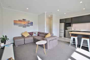 2/17 Uku Lane, Hobsonville
