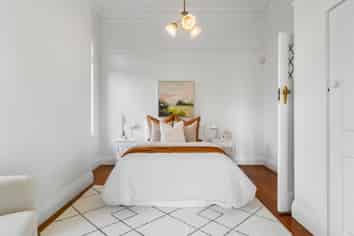 24 Queen Mary Avenue, Epsom