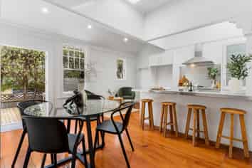 24 Queen Mary Avenue, Epsom