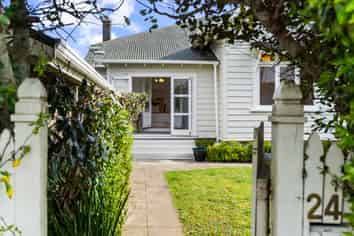 24 Queen Mary Avenue, Epsom