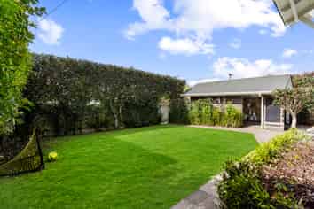 24 Queen Mary Avenue, Epsom