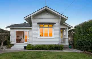 24 Queen Mary Avenue, Epsom